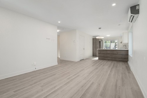 Salon - 116  - 128 Rue Des Échevins, Saint-Jean-Sur-Richelieu, QC 