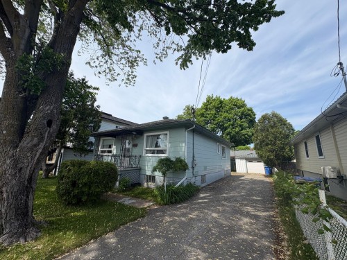 Parking - 87 Rue St-Jacques, Charlemagne, QC 
