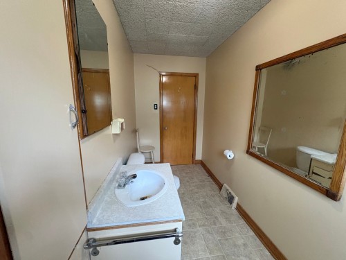 Bathroom - 87 Rue St-Jacques, Charlemagne, QC 
