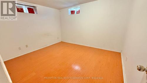 235 ROXANNE CRESCENT , Toronto, Ontario M1V 4G5 4