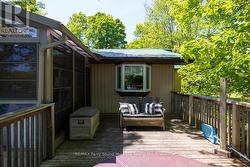 Multiple outdoor seating areas - 