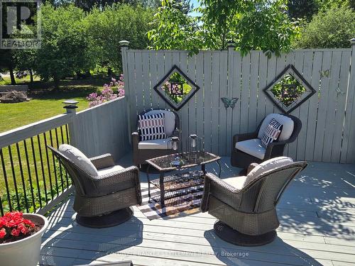 Private sitting area on deck - 12 Cornell Crescent, Elizabethtown-Kitley, ON 