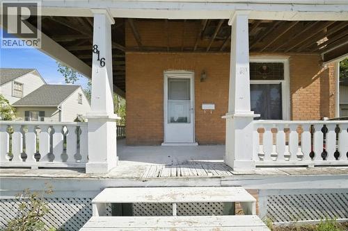 816 Colborne Street E, Brantford, ON - Outdoor