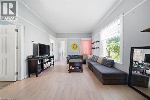 816 Colborne Street E, Brantford, ON - Indoor Photo Showing Living Room