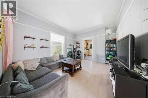 816 Colborne Street E, Brantford, ON - Indoor Photo Showing Living Room