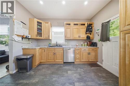 816 Colborne Street E, Brantford, ON - Indoor Photo Showing Kitchen