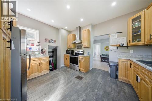 816 Colborne Street E, Brantford, ON - Indoor Photo Showing Kitchen