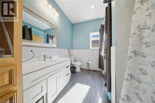 816 Colborne Street E, Brantford, ON - Indoor Photo Showing Bathroom