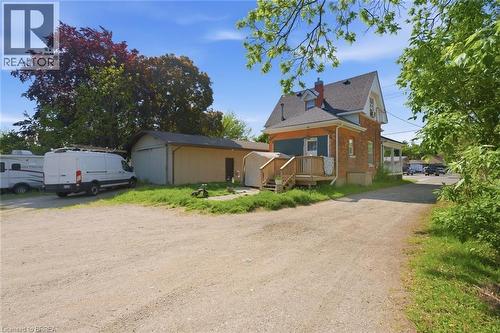 816 Colborne Street E, Brantford, ON - Outdoor