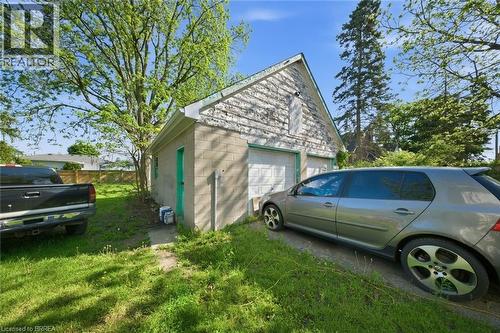 816 Colborne Street E, Brantford, ON - Outdoor