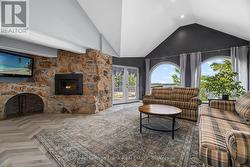 Vaulted Ceilings & Paladium Windows - 