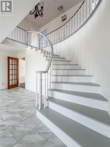 Font foyer - 51-53 Creston Boulevard, Marystown, NL 
