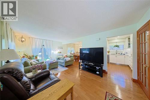 22 Turner Drive, Sarnia, ON - Indoor Photo Showing Living Room