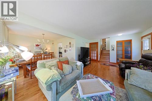 22 Turner Drive, Sarnia, ON - Indoor Photo Showing Living Room