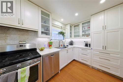 22 Turner Drive, Sarnia, ON - Indoor Photo Showing Kitchen With Upgraded Kitchen