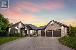 142 MENNILL DRIVE Springwater, ON L9X 0J2