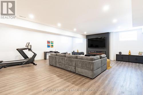 142 Mennill Drive, Springwater, ON 