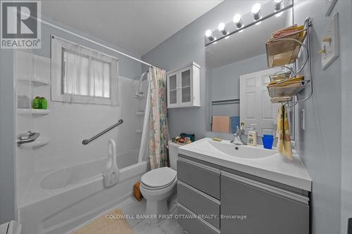 832 Ivanhoe Avenue, Ottawa, ON 
