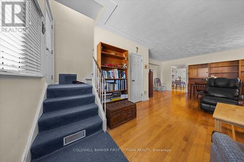832 Ivanhoe Avenue, Ottawa, ON 
