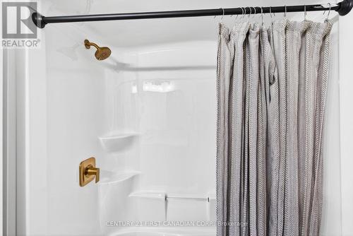11 Postma Crescent, North Middlesex (Ailsa Craig), ON 