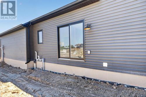 11 Postma Crescent, North Middlesex (Ailsa Craig), ON 