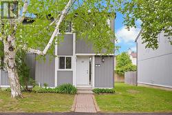 207 THISTLEDOWN COURT Ottawa, ON K2J 1N1