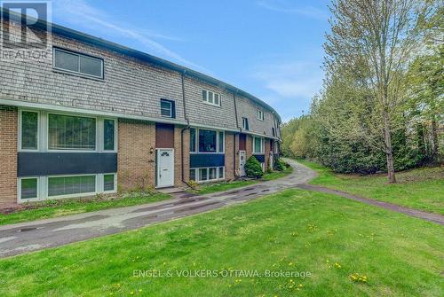 B - 765 SPRINGLAND DRIVE  Ottawa, ON K1V 6L9