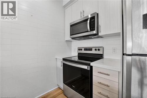 16 Concord Place Unit# 548, Grimsby, ON - Indoor Photo Showing Kitchen