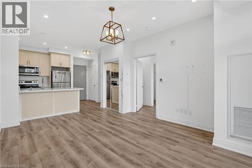16 Concord Place Unit# 548, Grimsby, ON - Indoor Photo Showing Kitchen
