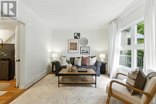 236 Cope Street, Hamilton, ON - Indoor Photo Showing Living Room