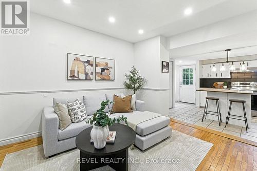 236 Cope Street, Hamilton, ON - Indoor Photo Showing Living Room