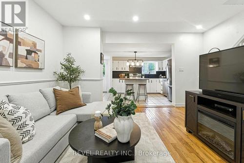236 Cope Street, Hamilton, ON - Indoor Photo Showing Living Room