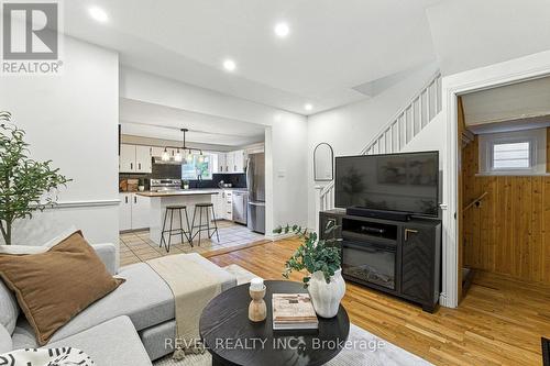 236 Cope Street, Hamilton, ON - Indoor Photo Showing Living Room