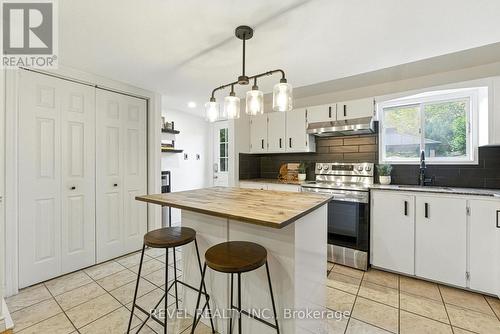 236 Cope Street, Hamilton, ON - Indoor Photo Showing Kitchen