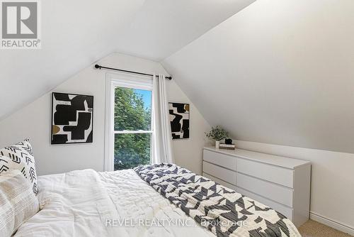 236 Cope Street, Hamilton, ON - Indoor Photo Showing Bedroom