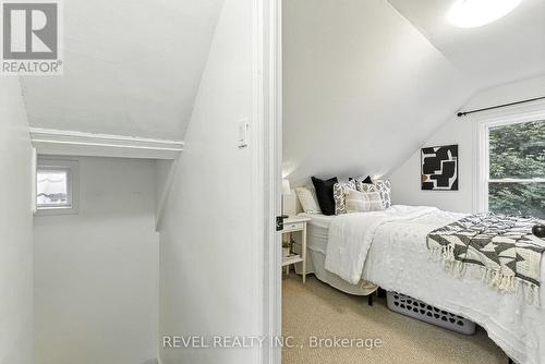 236 Cope Street, Hamilton, ON - Indoor Photo Showing Bedroom