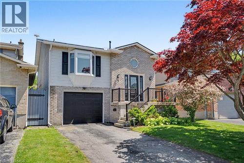 7 REMBRANDT Drive  Grimsby, ON L3M 4Z6