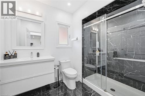 205 Dumbarton Avenue, Hamilton, ON - Indoor Photo Showing Bathroom