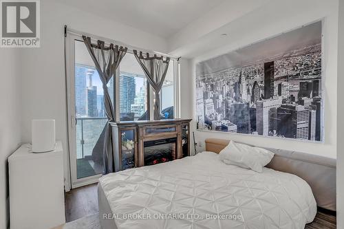 2706 - 15 Queens Quay E, Toronto, ON 