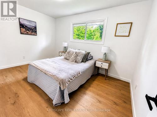 39 Carousel Avenue, Hamilton, ON - Indoor Photo Showing Bedroom
