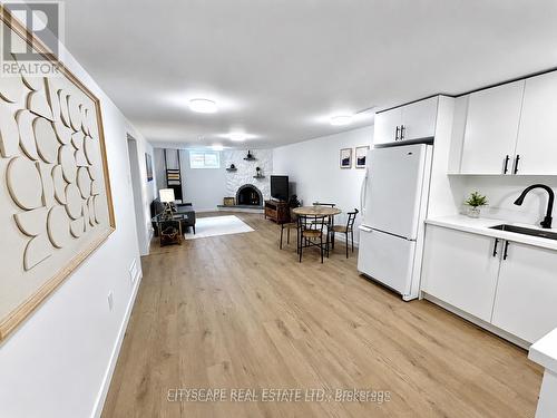 39 Carousel Avenue, Hamilton, ON - Indoor Photo Showing Kitchen