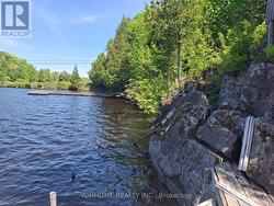LAKE MANITOUWABIG  5,000 acres roughly 20 sq km - 