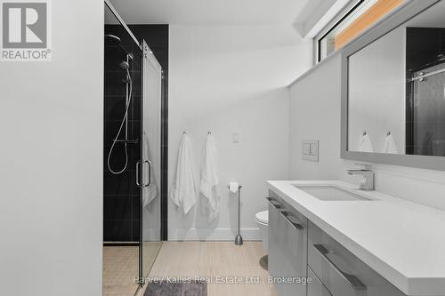 Main floor primary ensuite - 43 Houston Lane, Seguin, ON 