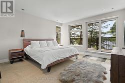 2nd primary suite with 5pc bath & w/i closet - 