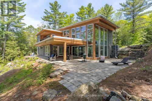 Large terrace with retractable screens - 43 Houston Lane, Seguin, ON 