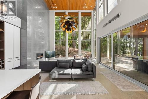 Floor to ceiling windows - 43 Houston Lane, Seguin, ON 