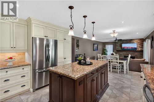 2264 Britannia Road, Burlington, ON - Indoor Photo Showing Kitchen With Upgraded Kitchen