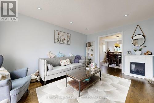 7 - 87 Autumn Way, Aurora, ON - Indoor Photo Showing Living Room With Fireplace