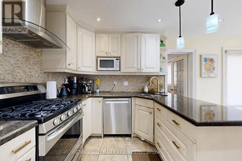 16 - 87 Autumn Way, Aurora, ON - Indoor Photo Showing Kitchen With Upgraded Kitchen