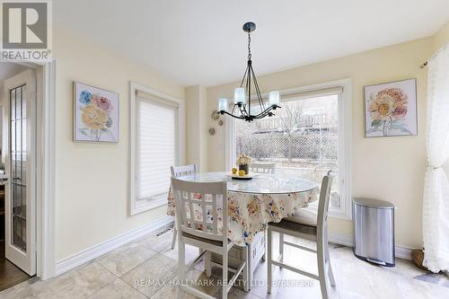 19 - 87 Autumn Way, Aurora, ON - Indoor Photo Showing Dining Room